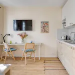 Modern Studio-2P - Belleville